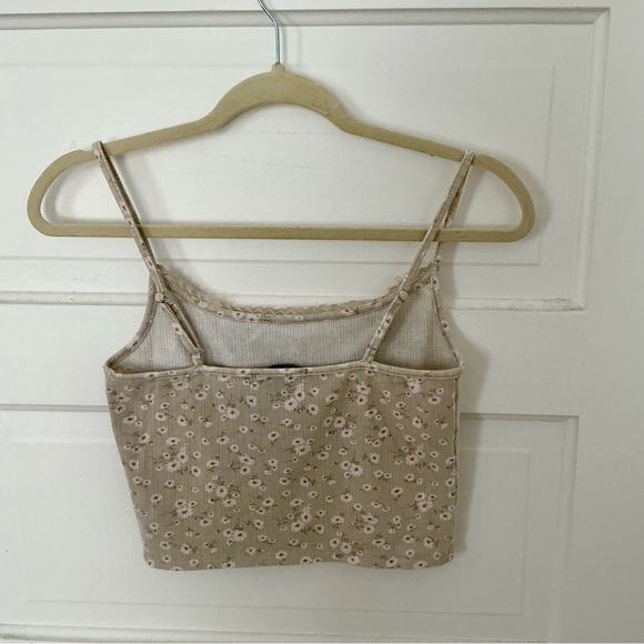 Forever 21 Beige Floral Cropped Camisole - Picture 2 of 4